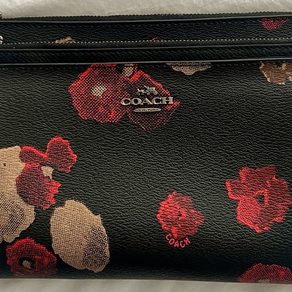 👑✅PRICE FIRM✅COACH Mini leather floral bag with front pouch - Picture 3 of 12